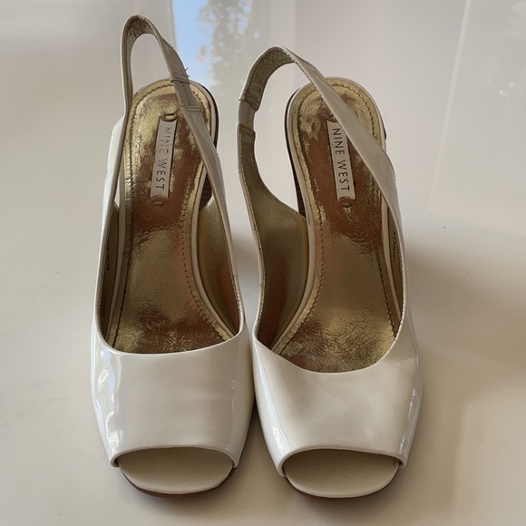 Nine West Size 8 White Patent Dress Shoe - Picture 2 of 2